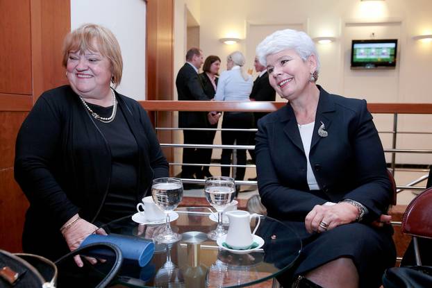 Zagreb: Twiterašice Anka Mrak Taritaš i Jadranka Kosor napokon zajedno popile kavu