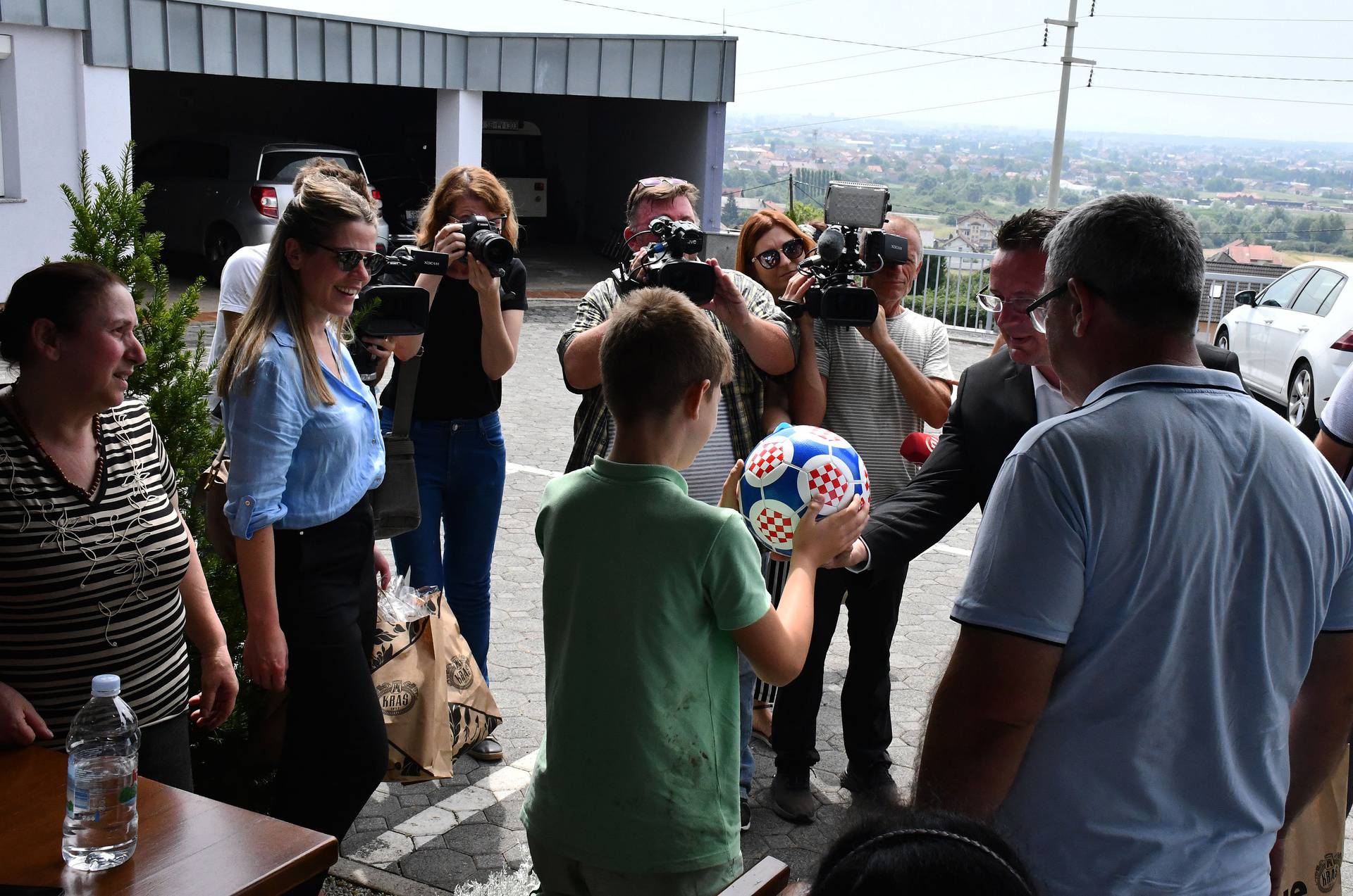 Župan Danijel Marušić obišao putnike smještene u pansionu Antonio