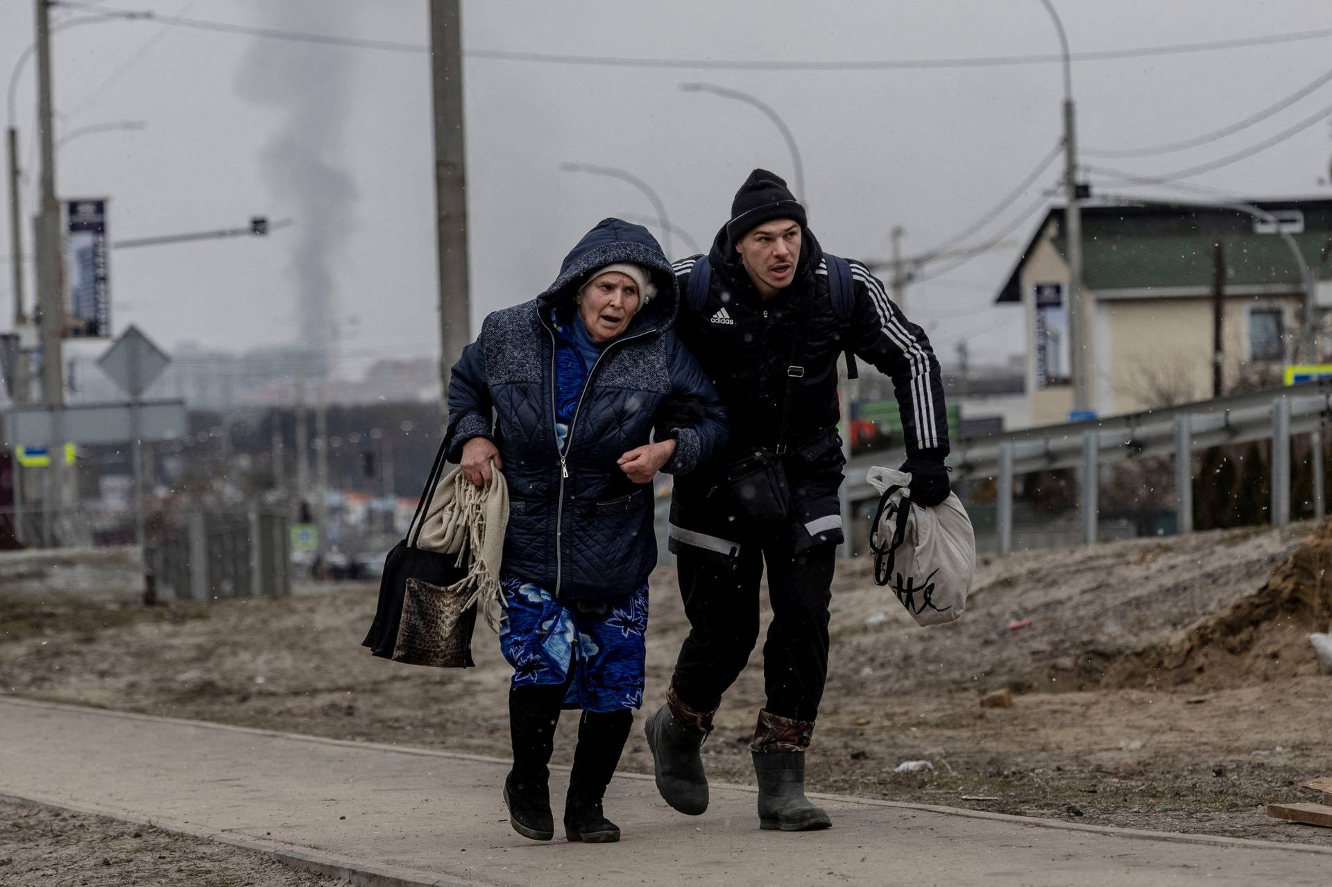 Russian troops advance towards the capital of Kyiv in Irpin