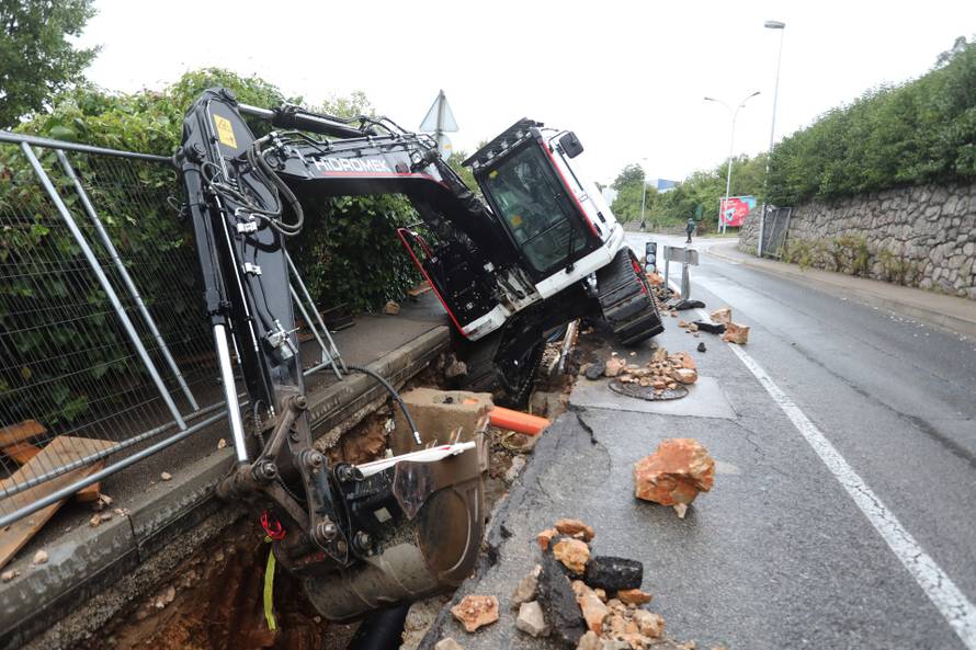 Rijeka: Zemja i kamenje na cesti u Vukovarskoj ulici