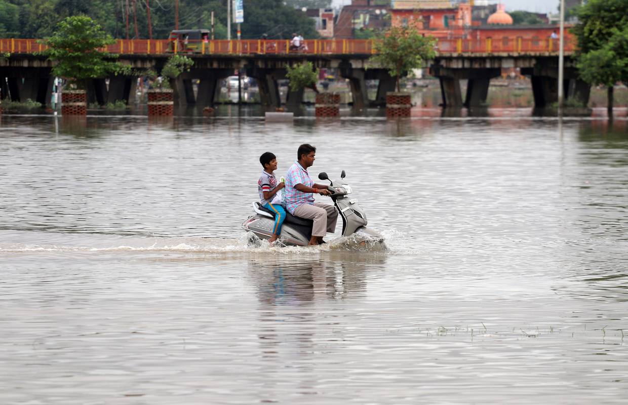 U monsunskim kišama u Indiji najmanje 113 poginulih ljudi