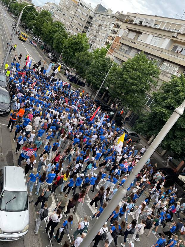 FOTO Hodočasnici Antunovskog hoda prošetali su Zagrebom: Na Trgu ih čeka duhovni program...