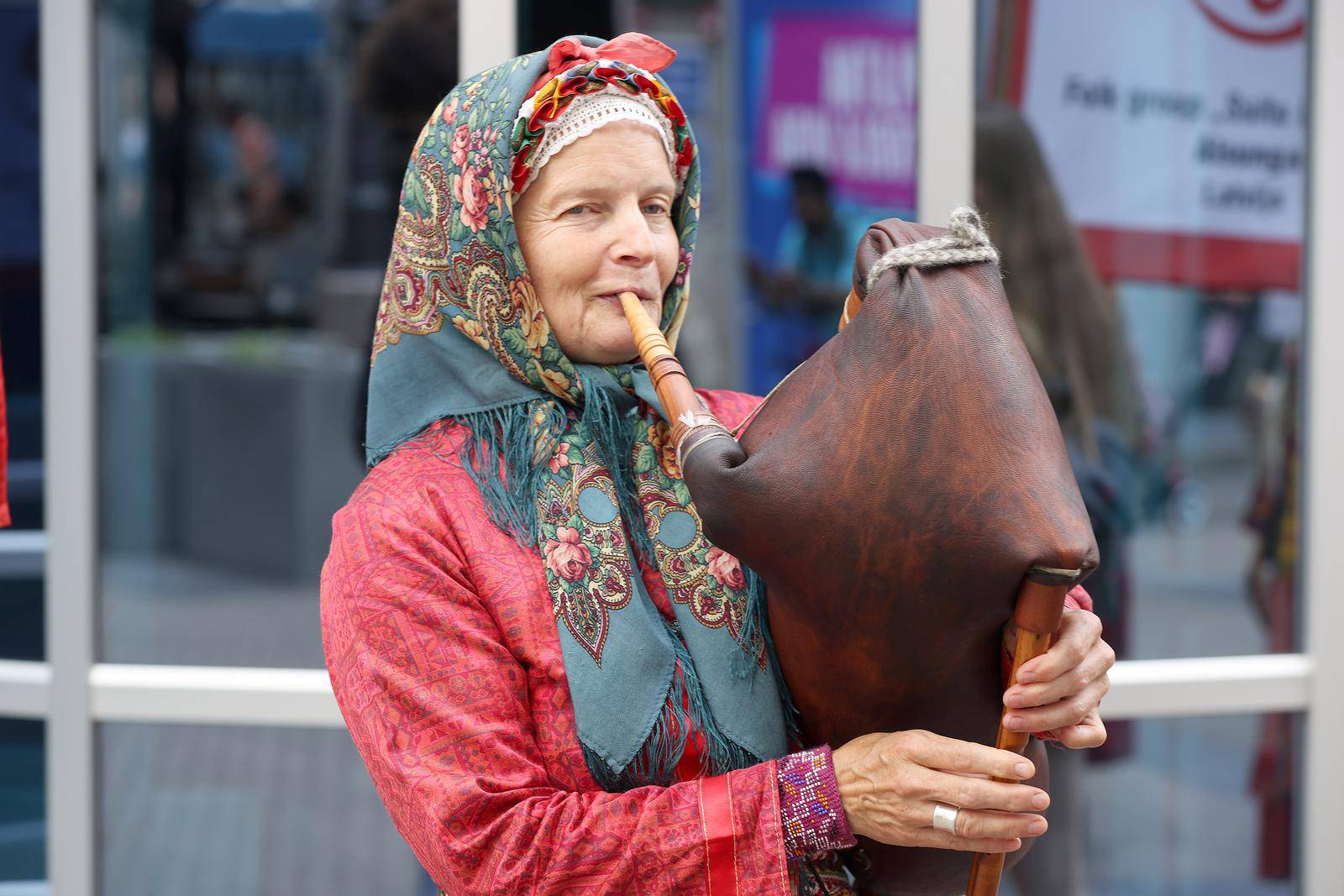 Zagreb: Folklorna šetnica u centru grada