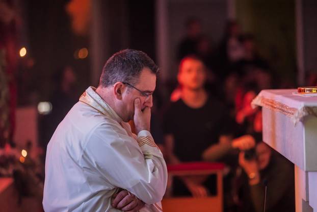 Split: U crkvi Srca Isusova održano je klanjanje za mlade kao odgovor na Noć vještica