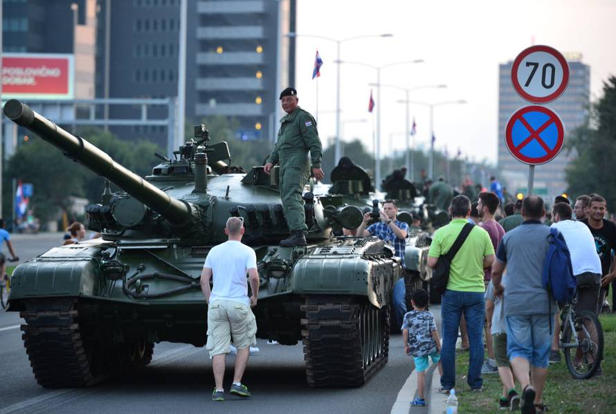 ARHIVA - Na današnji dan 2015. u Zagrebu održan veliki vojni mimohod