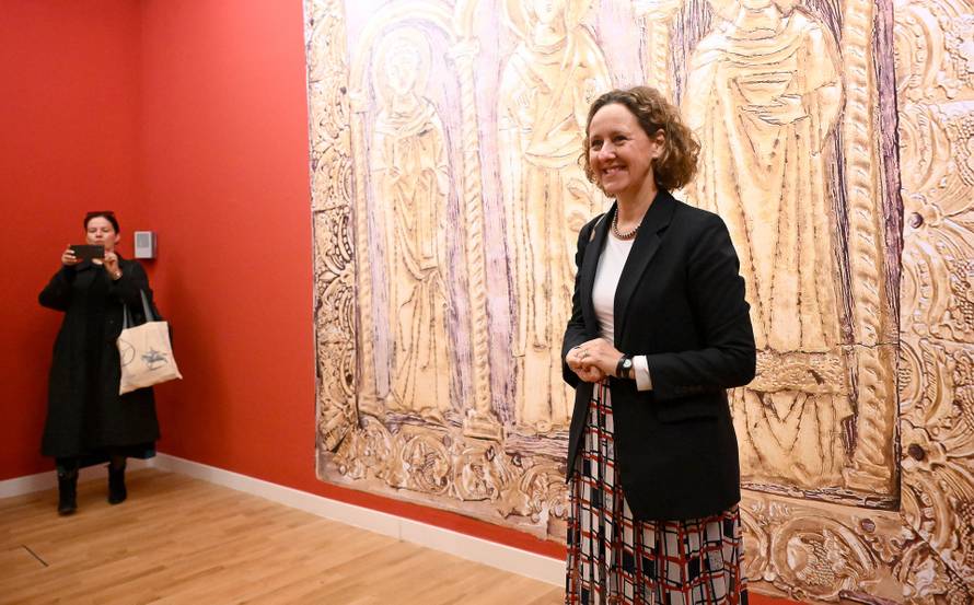 Zagreb: 1100 izlozba Hrvatskog Kraljevstva  u Klovicevim dvorima