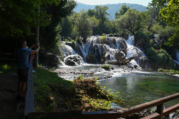 Martin Brod, slikovito naselje smješteno na ušću rijeke Unac u Unu