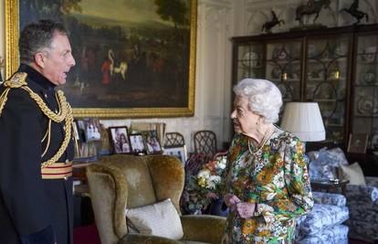 Kraljica Elizabeta (95) se vratila obavezama nakon ozljede leđa