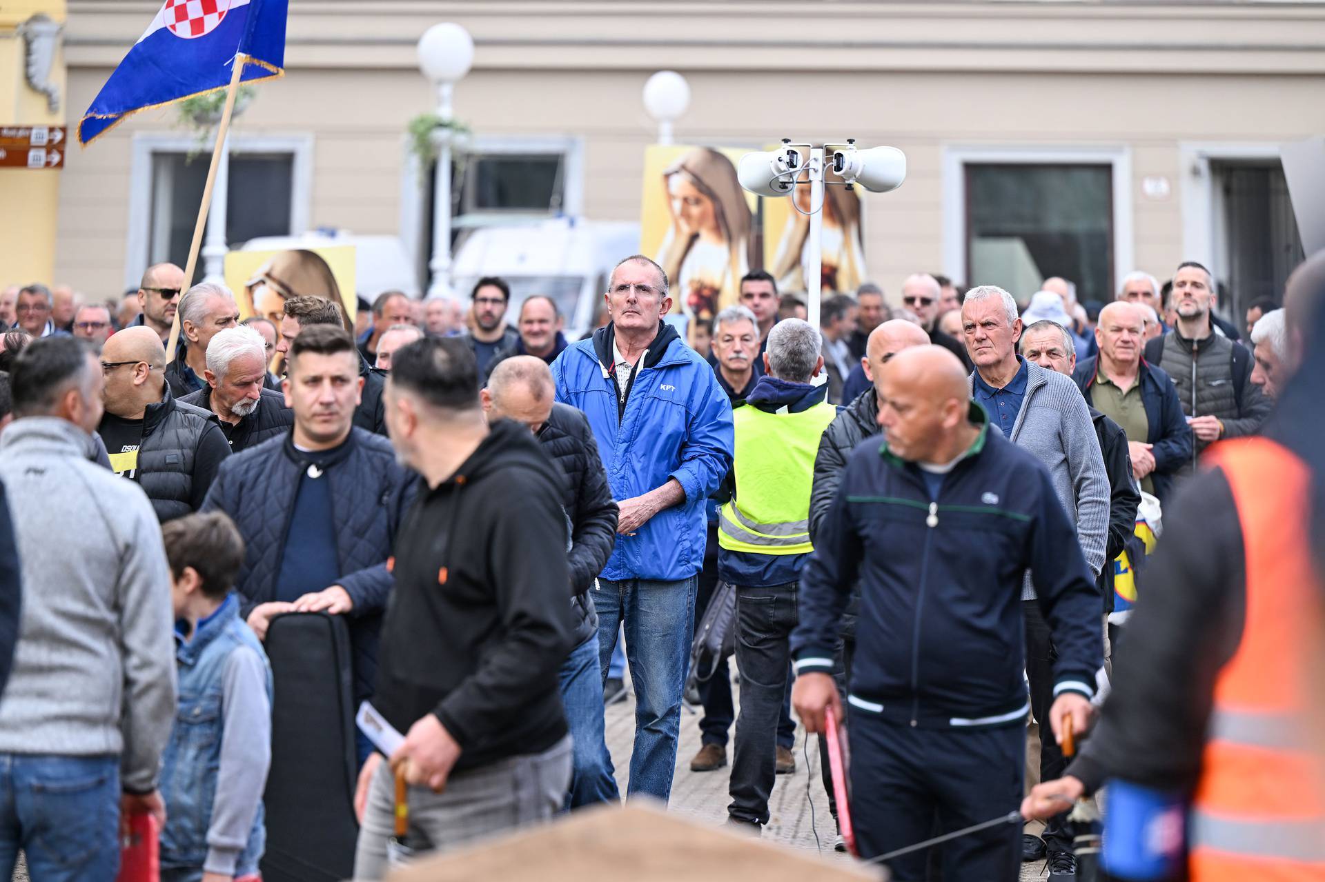 Zagreb: Održana muška molitva krunice na Trgu bana Josipa Jelačića