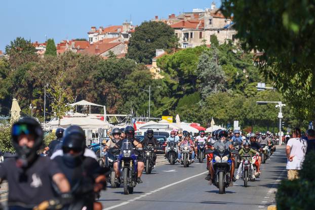 Defile motorista kroz PUlu