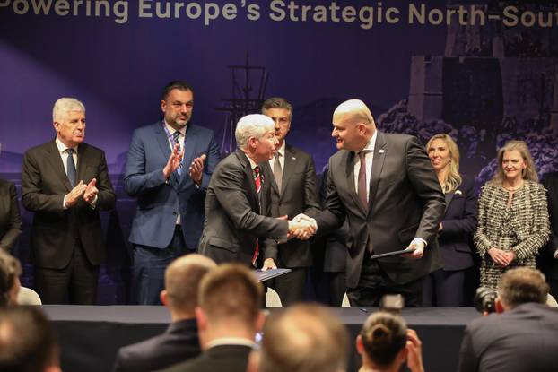 Dubrovnik: U sklopu Inicijative triju mora potpisan sporazum u području energetike, prometa, tehnologije, financija i porezne politike