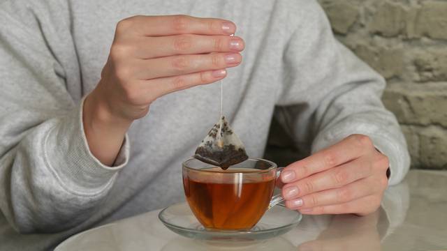 Evo zašto nikad ne biste trebali istiskati tekućinu iz vrećice čaja