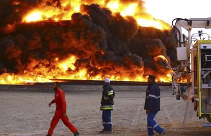 Katastrofa u Libiji: Militanti su raketirali luku i spremnik nafte