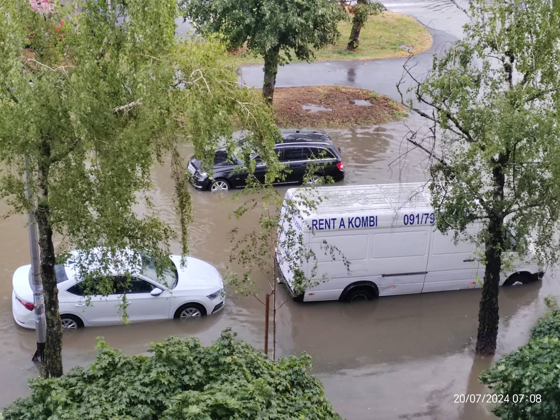 VIDEO Kiša potopila dijelove Zagreba, palo je za cijeli srpanj. Vatrogasci dobili desetke poziva