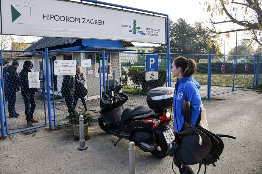 Zagreb: Vlasnicima konja koji nemaju potpisan ugovor s Hipodromom i dalje zabranjen ulazak
