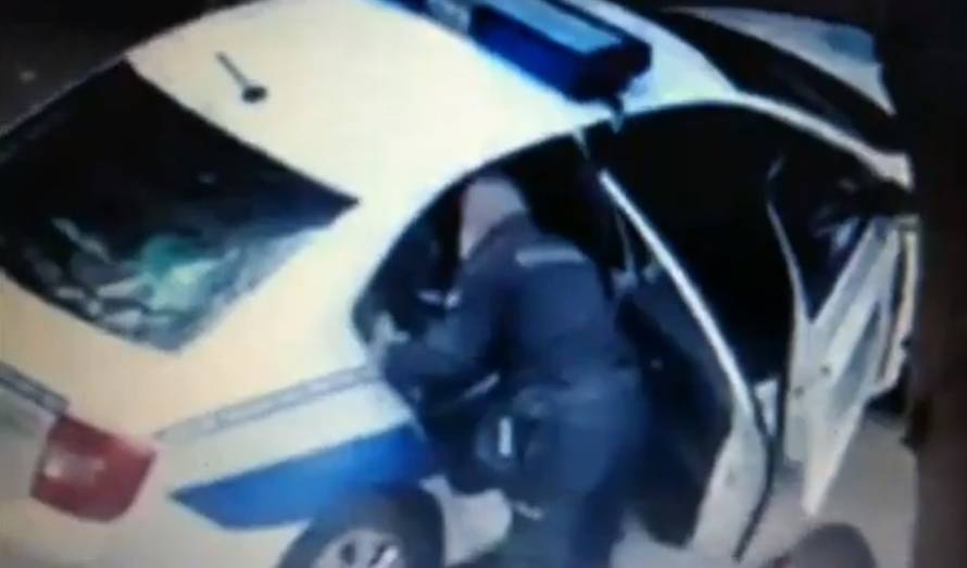 Video: Policajac u Srbiji mlati čovjeka zbog zabrane kretanja?