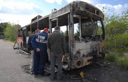 Požar u kojem je izgorio autobus su podmetnuli?