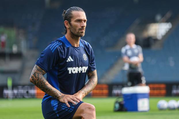 Graz: Zagrijavanje uoči početka prijateljske utakmice HNK Hajduk - Fenerbahce