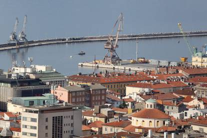 FOTO Pogledajte kako danas izgleda Rijeka: Na ulicama je pustoš, u tijeku velika operacija