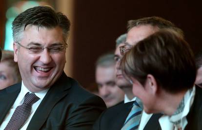 Pada potpora Vladi, Plenković je i dalje najnegativniji političar