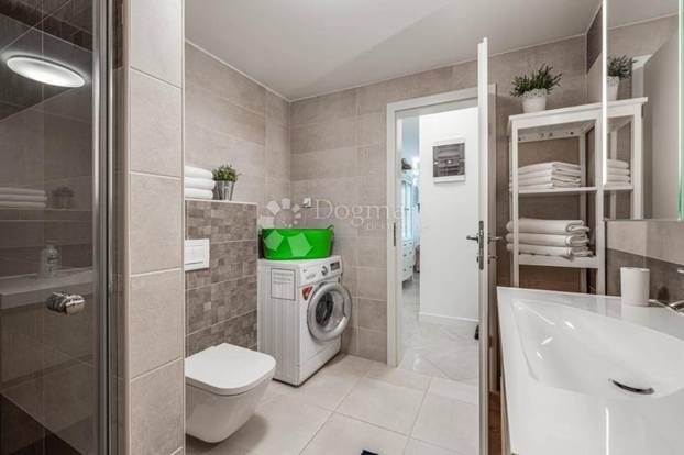 FOTO Pogledajte šarmantnu vilu u Labinu. Košta manje od pola milijuna eura, a ima i bazen