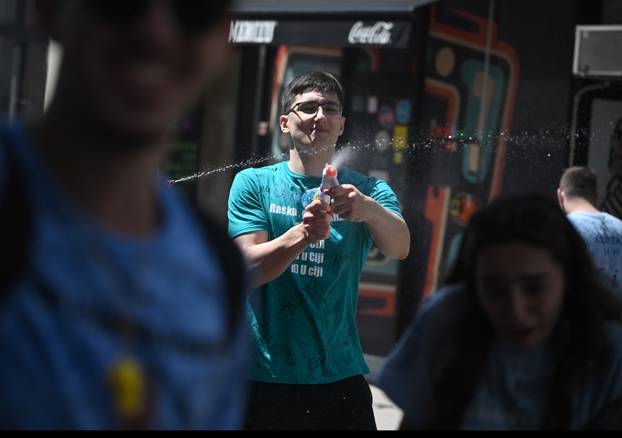 Zagreb: Zagrebački maturanti slave zadnji dan škole