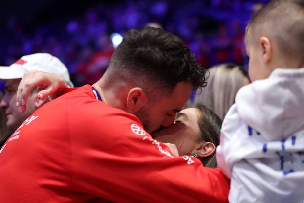 Hrvatski rukometaši slave s obiteljima osvajanje srebra 