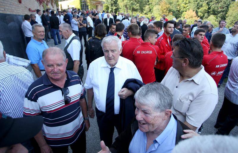 Obitelj i prijatelji oprostili su se od legendarnog Željka Smoleka