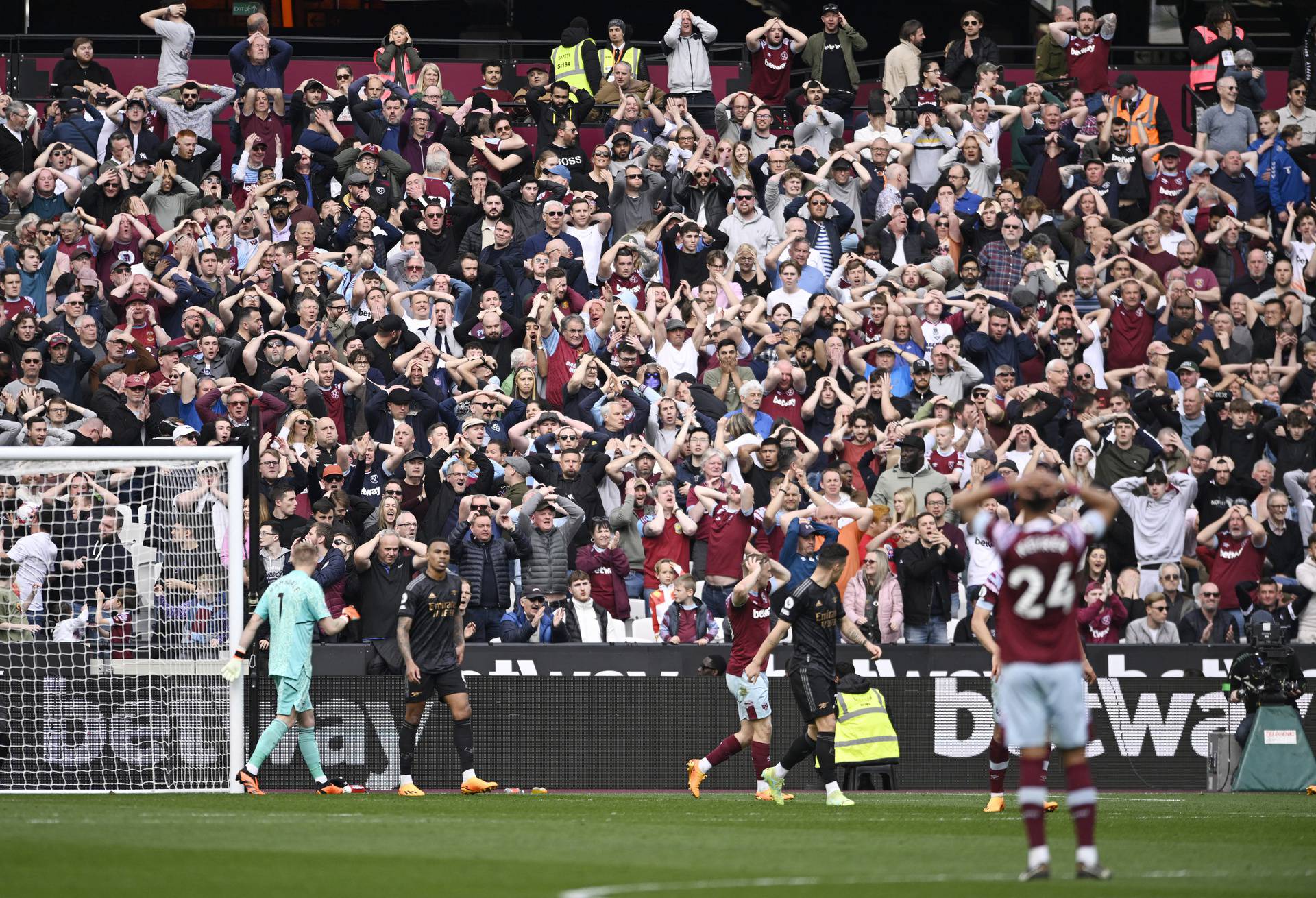 Premier League - West Ham United v Arsenal