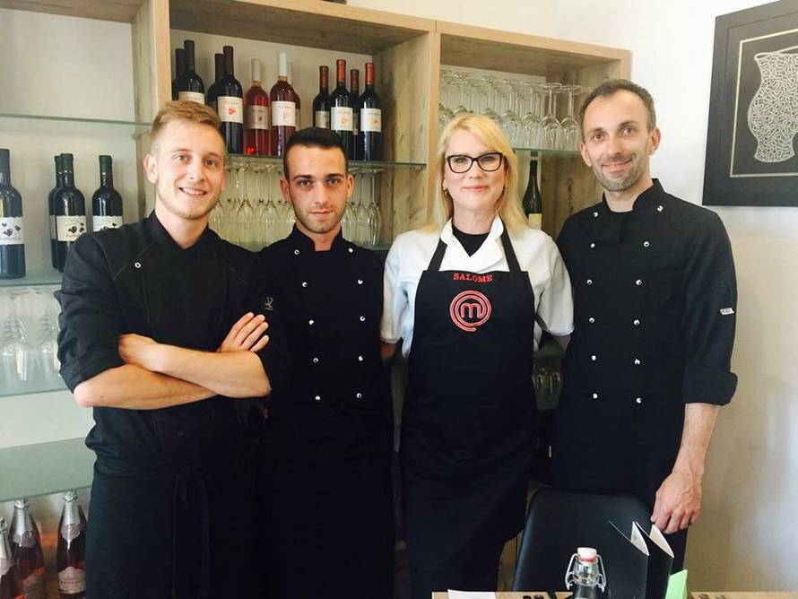 Nova karijera: Transseksualna Salome sada kuha u bistrou