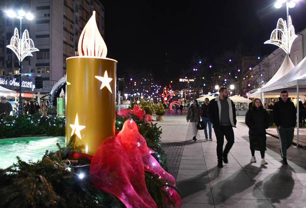FOTO Čarolija Adventa: Diljem Hrvatske zablistali su gradovi, pogledajte prekrasnu atmosferu