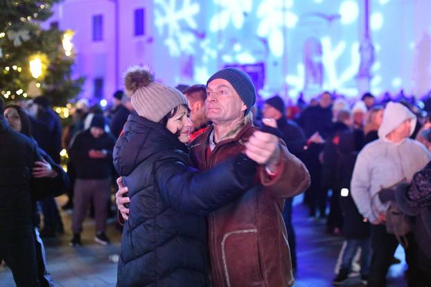 Čakovec: Doček Nove Godine uz bend Dobre vibracije i svjetlosni show