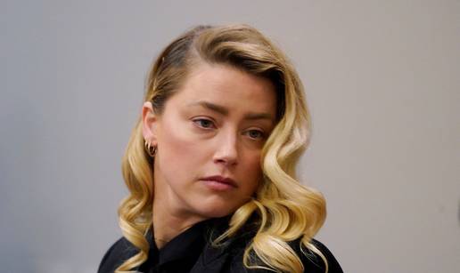 Ruska klinika za fekalije nudi popust uz kod 'Amber Heard'