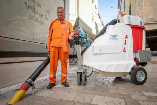 'Ja sam heroj koji je završio u smeću. Kupim pseća g****, ali se ne stidim. To je moj kruh'