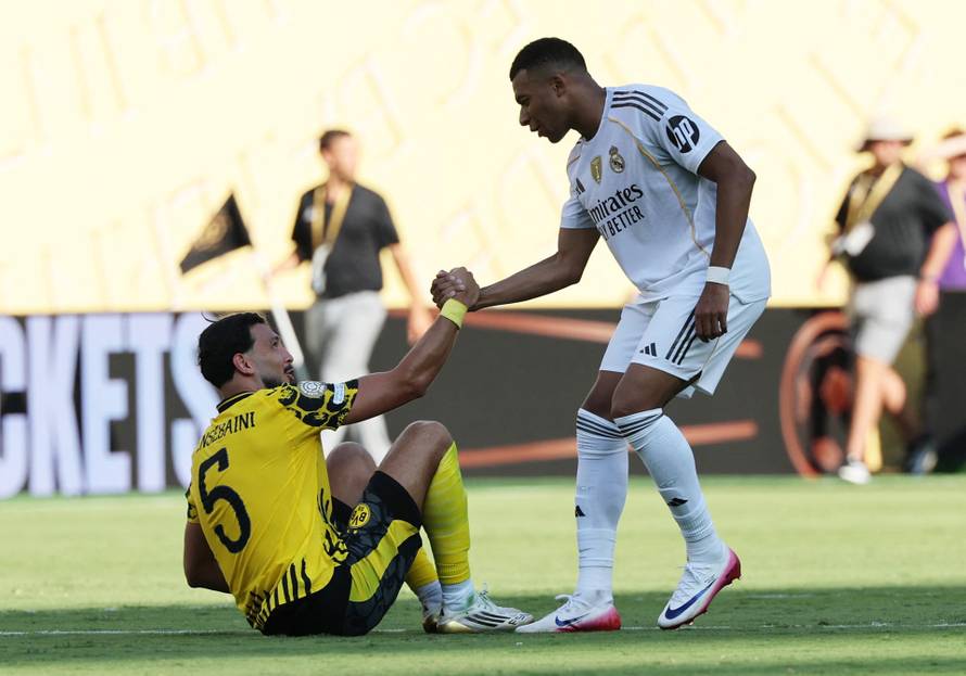 FIFA Club World Cup - Quarter Final - Real Madrid v Borussia Dortmund