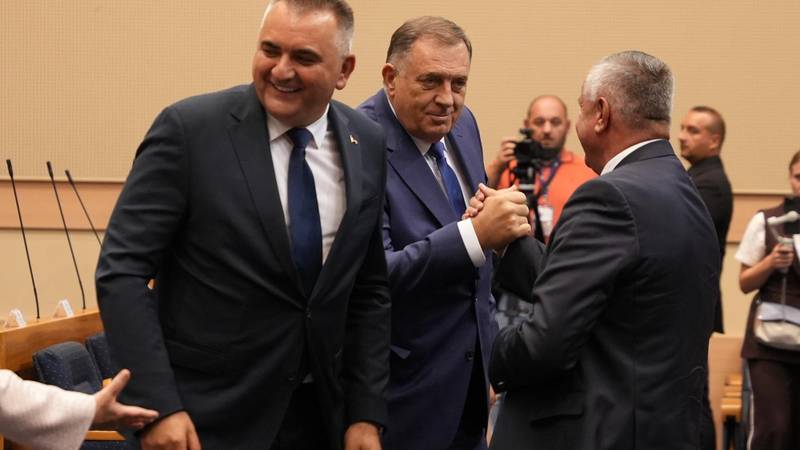 Parlament RS izabrao novu vladu koju je predložio Dodik, a zbog toga sporna zakonitost