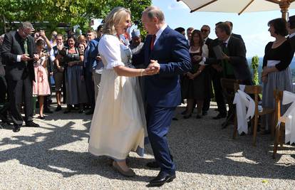 Putin na vjenčanju u Austriji: Mladencima je "poklonio" zbor