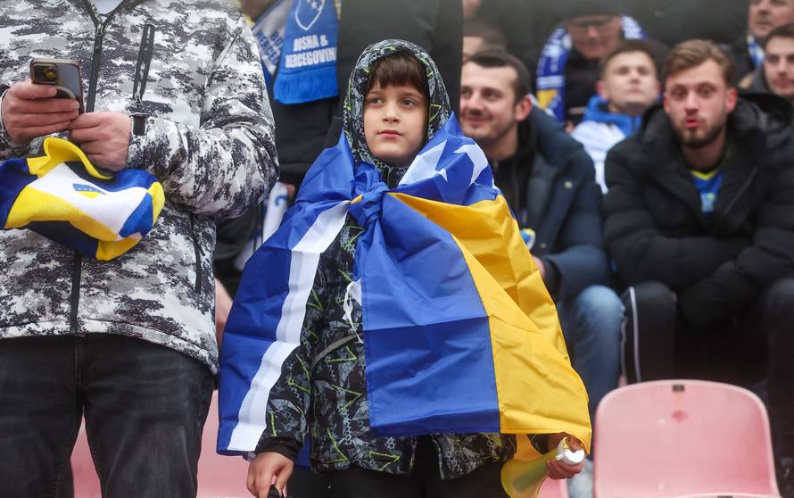 Zenica: Navijači očekuju početak utakmice između Bosne i Hercegovine i Italije
