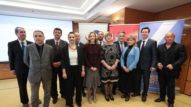 Zagreb: UdruÅ¾ena  Hrvatska desnica predstavila listu kandidata za Europski parlament