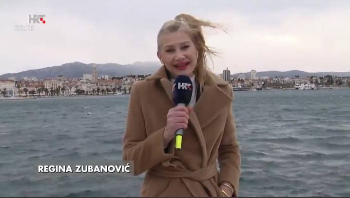VIDEO: HRT-ovoj voditeljici kosa letjela na sve strane, javila se iz Splita dok se borila protiv bure