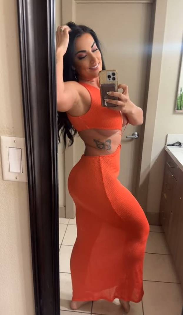 FOTO Učiteljica postala zvijezda filmova za odrasle: 'Muž se ne ljuti. Skupljam novac za azil'