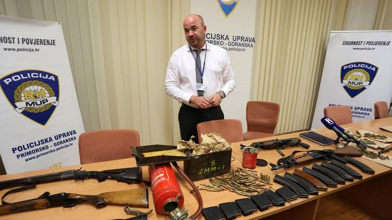 Bivši šef riječke krim-policije optužen za šverc migranata iz BiH