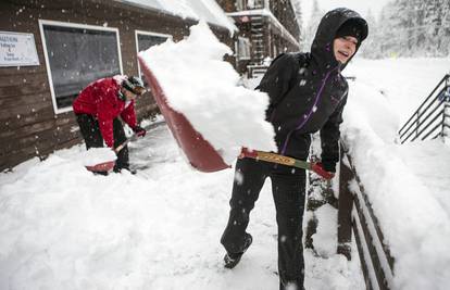  Poginulo šest ljudi: Jug SAD-a očekuje novu snježnu oluju