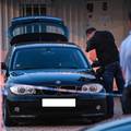 Zagreb: U autu ispred salona netko je postavio bombu?