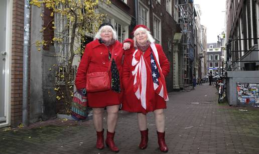 FOTO Nizozemske blizanke bile su prostitutke 50 godina: 'Tip bez noge bje&zcaron;i, tu je i gnom...'