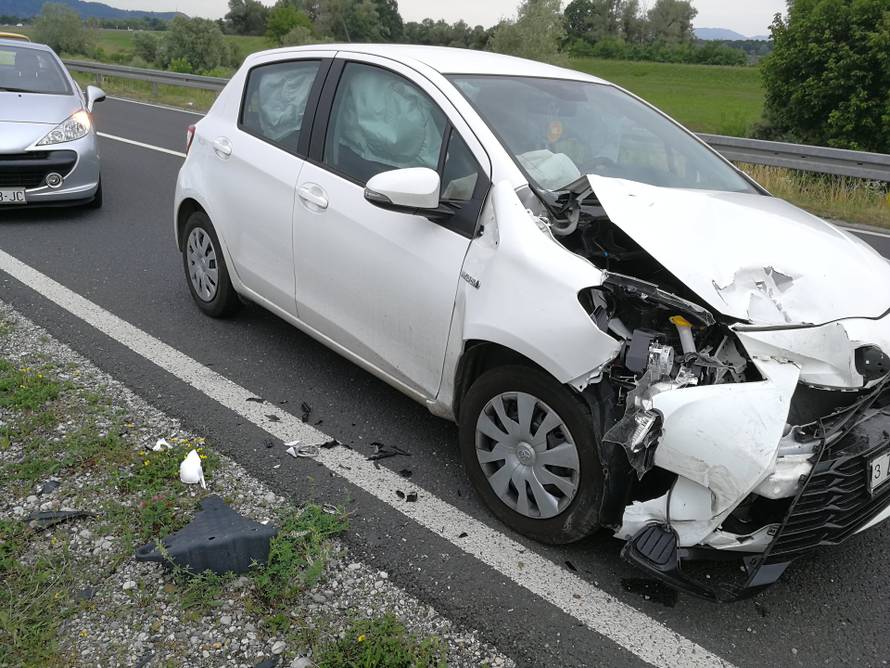 Sudarila se četiri automobila: Vatrogasci izvlačili unesrećene