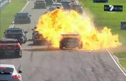 Stravični sudar: Vozači umalo izgorili u plamenoj buktinji