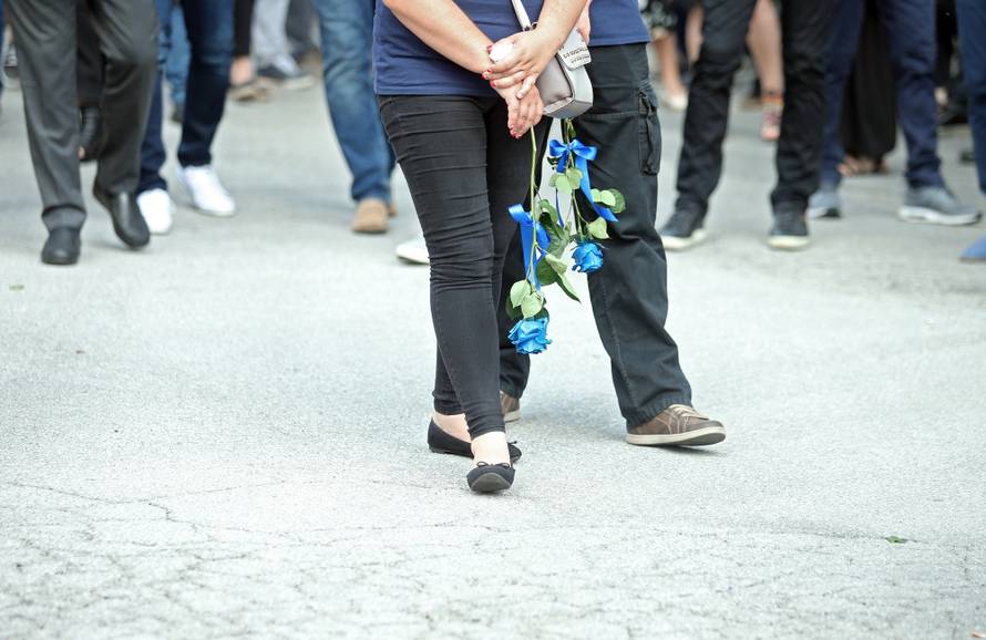 Bakljada na Mirogoju: Obitelj i prijatelji oprostili se od Capara