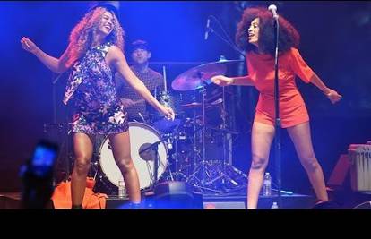 Beyonce iznenadila sestru na pozornici te zaplesala s njom
