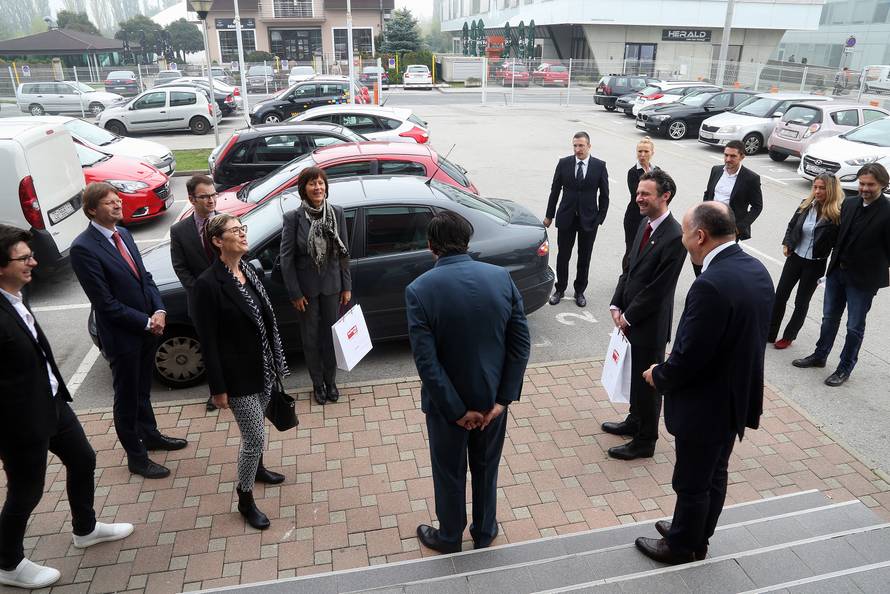 Mediji postavljaju bitna pitanja, najveći su doprinos društva...